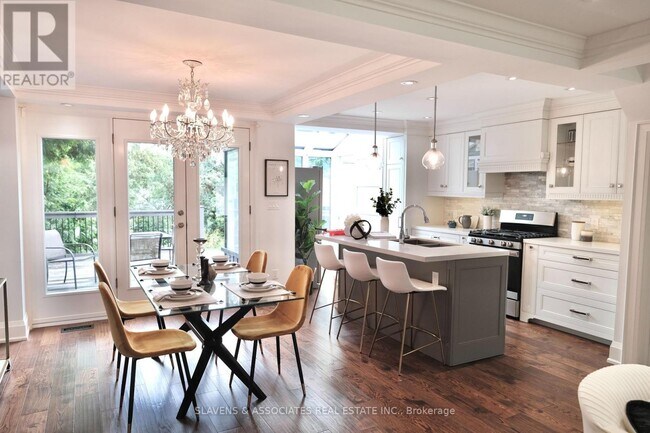 Photo - 456 Roehampton Ave