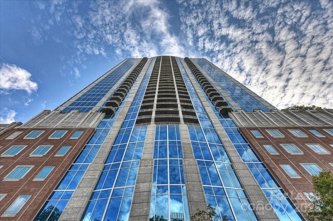 Building Photo - 210 N Church St Unit 1505