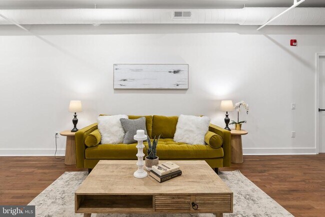 Photo - 240 Hermitage St Unidad 102