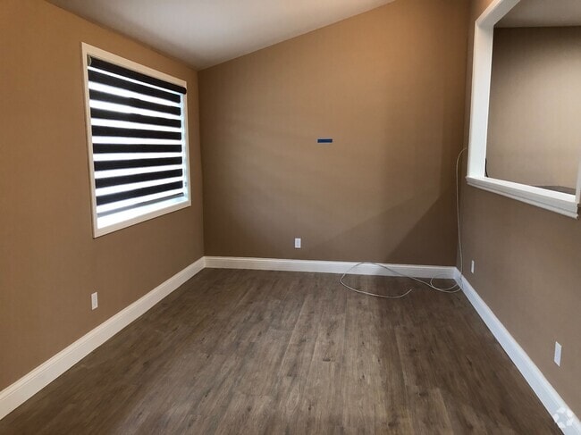 Building Photo - 3488 Riverside Dr Rental