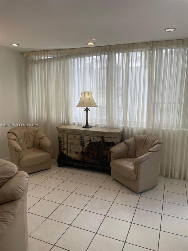 Photo - 5005 Collins Ave Unit 424