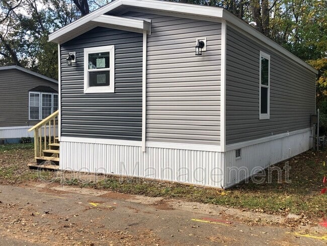 Photo - 301 Mantle Ave