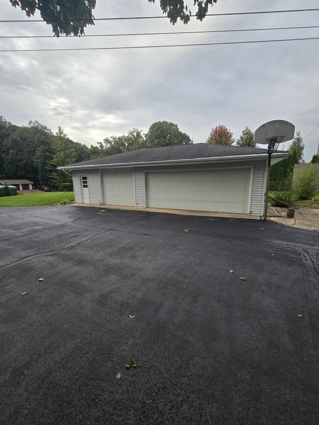 Photo - Recently renovated 3 bedroom ranch!