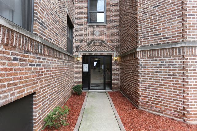 Building Photo - 3723 N Pine Grv