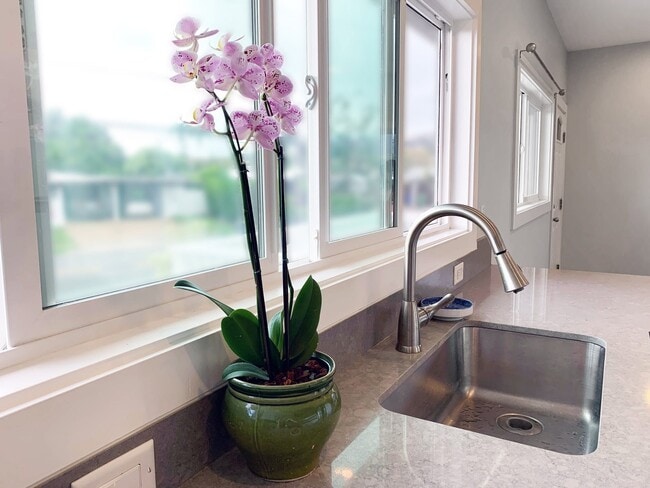 Photo - 860 Halula Pl