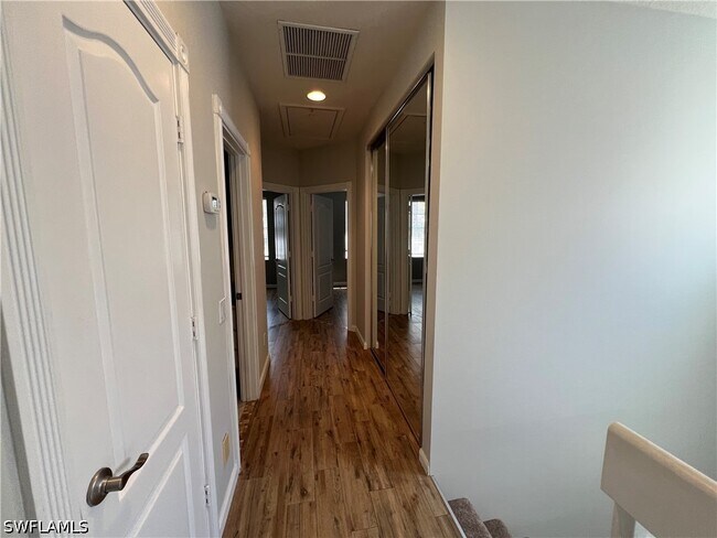 Building Photo - 5365 Cove Cir