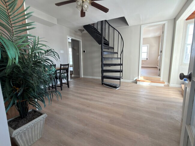 Photo - 4424 Pechin St