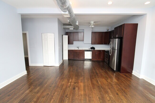 Photo - 1034 N Ashland Ave Unit 2R