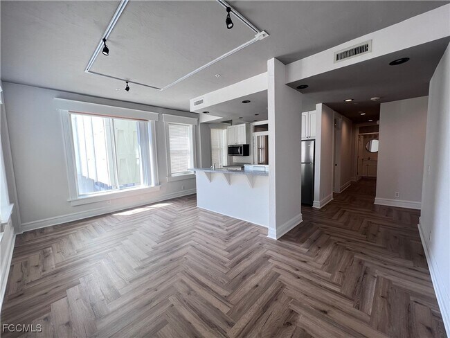 Building Photo - 2310 First St Unit 204 Rental