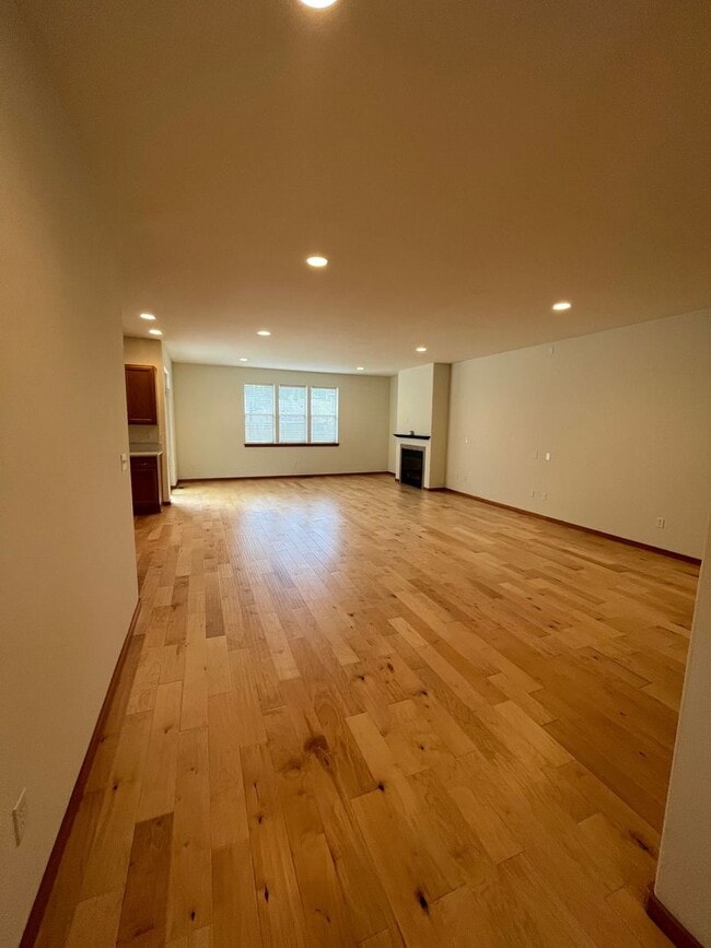 Photo - 3 Bed 2 Bath Single Story House Near Shopping and Schools