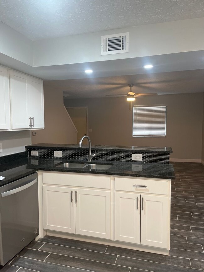 Photo - 3240 Summerhill Ln