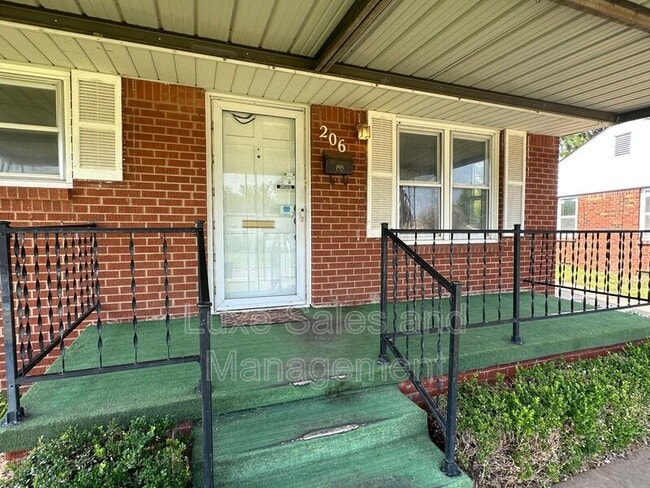 Photo - 206 E Myrtle Dr