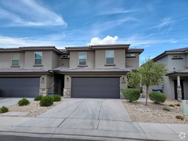 Building Photo - Stunning 3 bedroom, 2.5 bathroom Rental