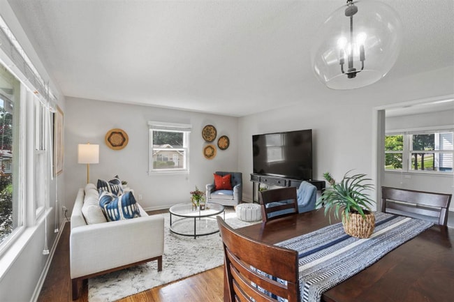 Photo - 1100 Dover St