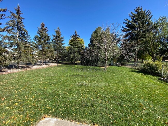 Photo - 700 Dawn Ave