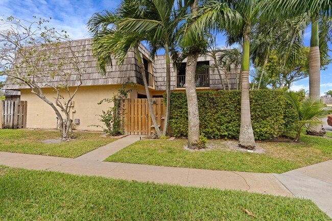 Photo - 2327 Waterside Dr