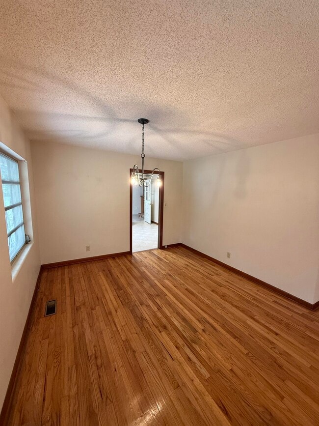 Photo - 5525 Springhill Rd