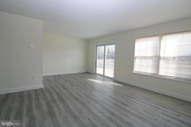 Building Photo - 14 Starboard Ct