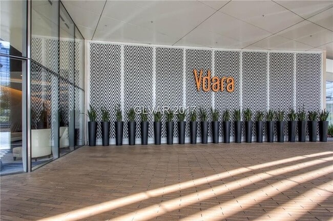 Photo - 2600 W Harmon Ave Unidad 2309