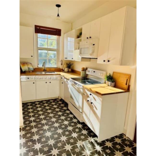 Photo - 3224 Biscayne Blvd