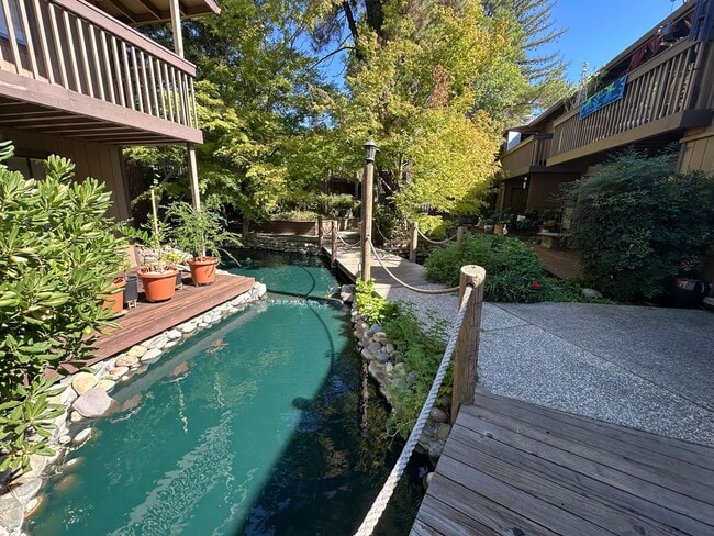 Building Photo - Cute and Cozy 1 Bedroom Condo in Gated Tim... Unit 562
