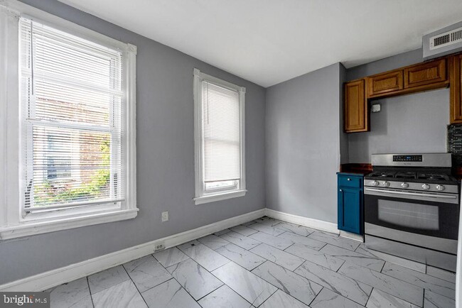 Photo - 6164 Delancey St