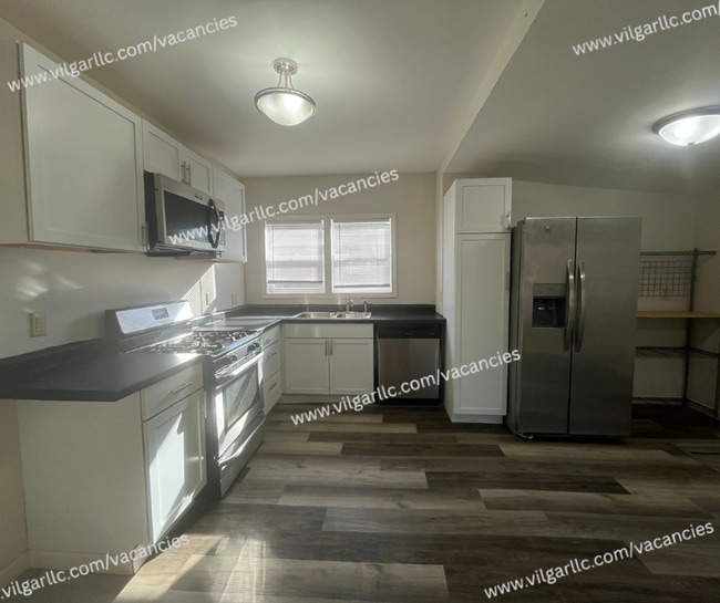 Photo - 3 Bedrooms • 1 Large Bathroom, Master suit... Casa