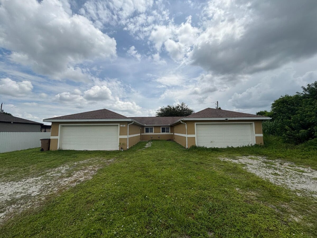 Photo - 127 John Ave S