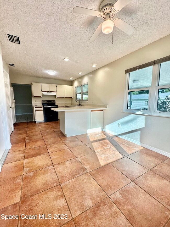 Photo - 1247 Valleybrook Rd SE