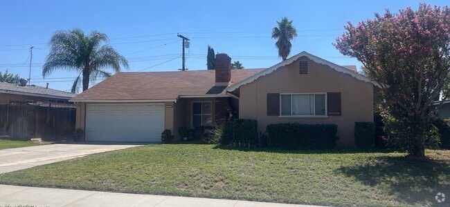 Building Photo - 3 Bedroom 2 Bathroom Home in Riverside