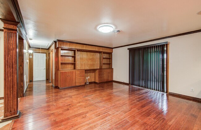 Photo - 1722 Front St