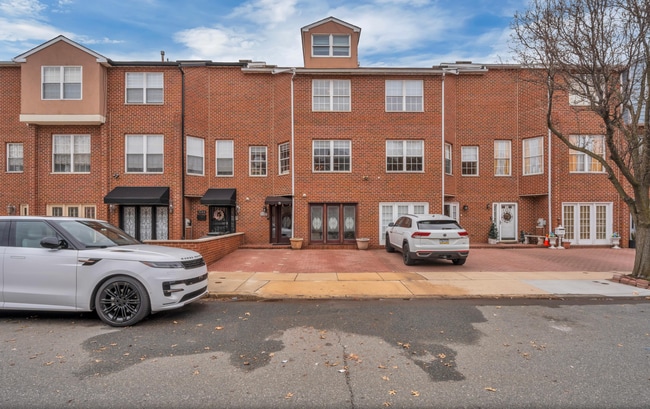 Building Photo - 3242 S Sydenham St