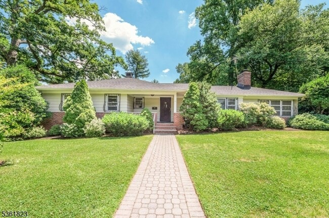 Photo - 115 Essex Rd House
