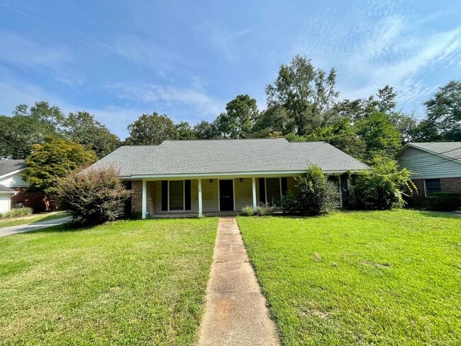 Building Photo - UPCOMING LISTING CLOSE TO SOUTH!
