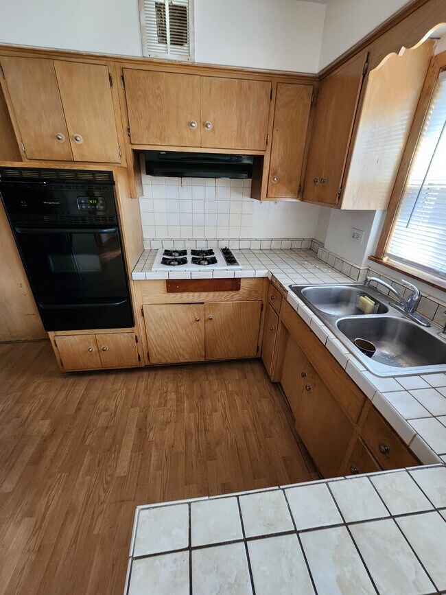 Ktichen - 2624 N 75th Ave Unit Elmwood Apartment