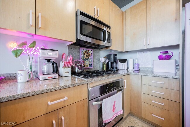 Photo - 353 E Bonneville Ave Unidad 753 Rental