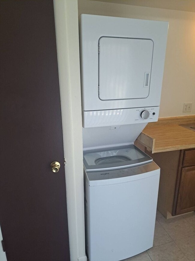 Photo - 1202 Lake Forest Dr Unit B