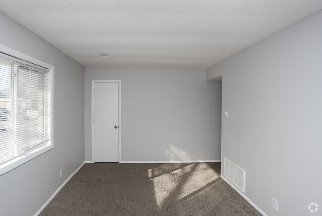 1BR, 1BA - 760 SF