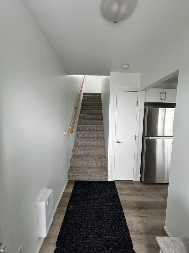 Photo - 7612-7136 136 Ave NW Unit Upper G2