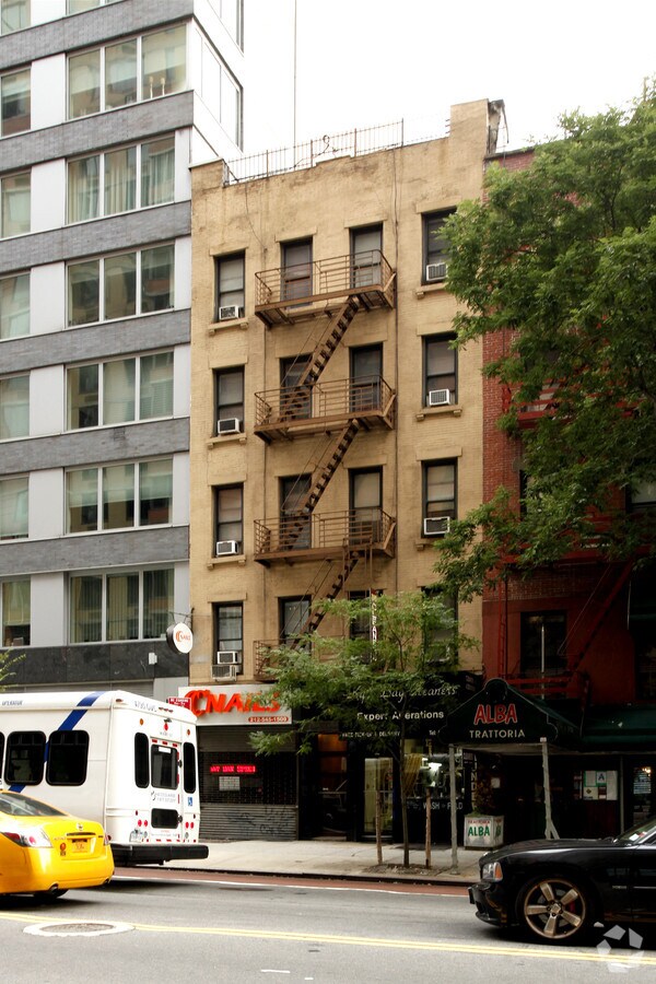 Photo - 231 E 34th St