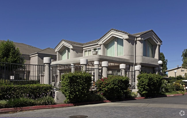 Primary Photo - Alcantara Apartments