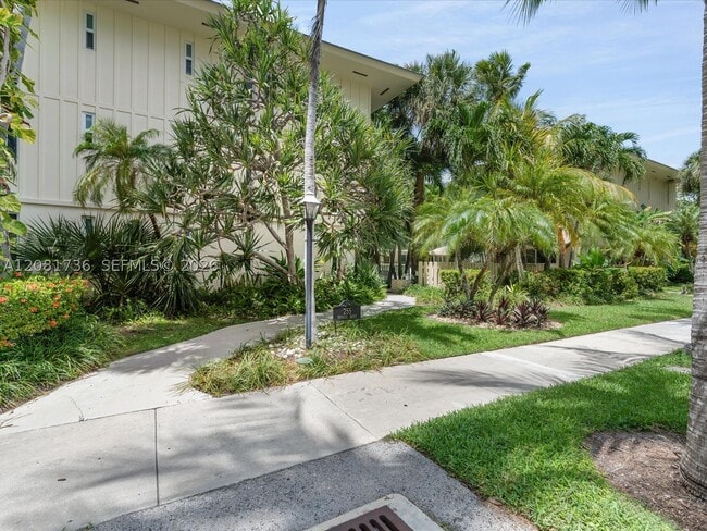 Building Photo - 255 Sunrise Dr Unit 307
