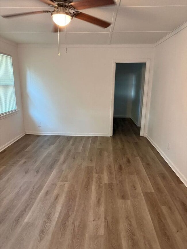 Photo - 605 Betty St