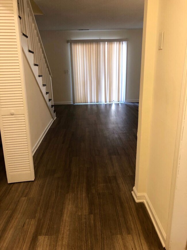 Photo - 119 Village Green Unidad 119