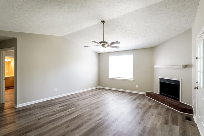 Photo - 105 Bradford Cir