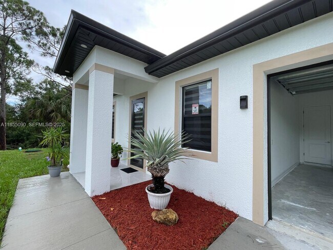 Photo - 425 Majors Ave S