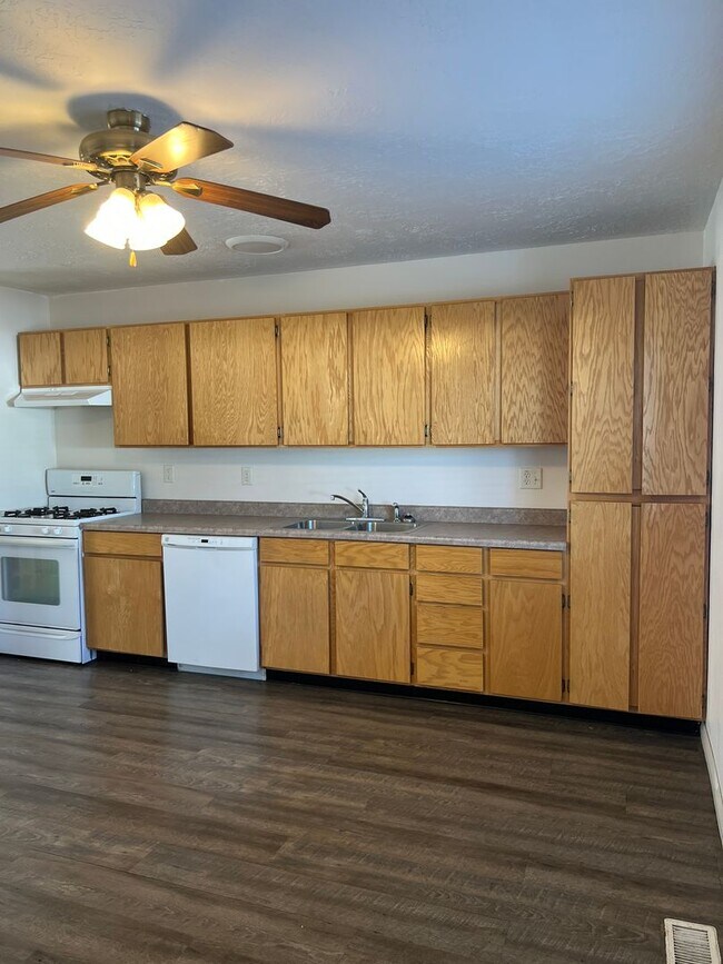 Photo - 2 bed 1.5 bath unit in the Meadows