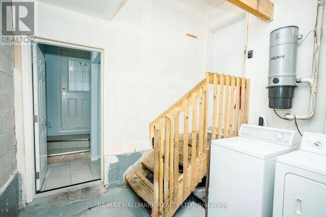 Photo - 384 Flagstone Way