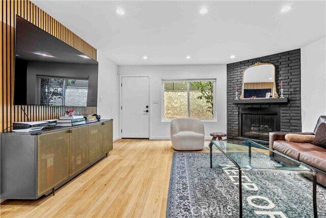 Photo - 635 E Magnolia Blvd Unit B