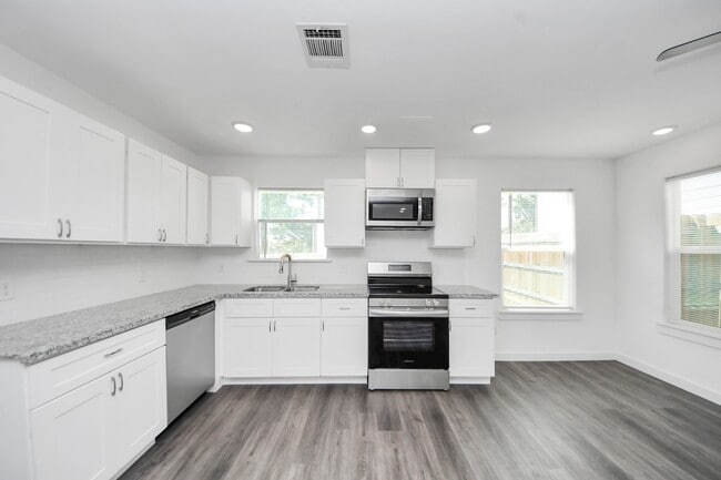 Photo - 8125 Laura Koppe Rd